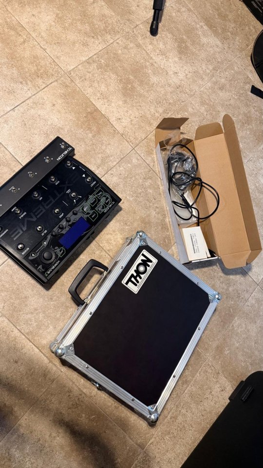 TC-Helicon VoiceLive 3 Extreme Bundle de segunda mano · Foto 6 de 7 · Cáceres · 450 €