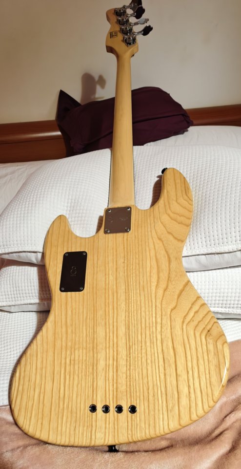Sire Marcus Miller V7 Vintage Swamp Ash NAT Fretless de segunda mano · Foto 9 de 10 · Lugo · 750 €