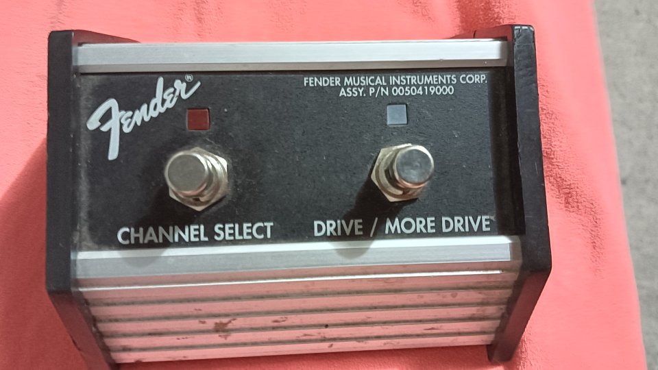 Fender hot rod deville 2X12 con V30