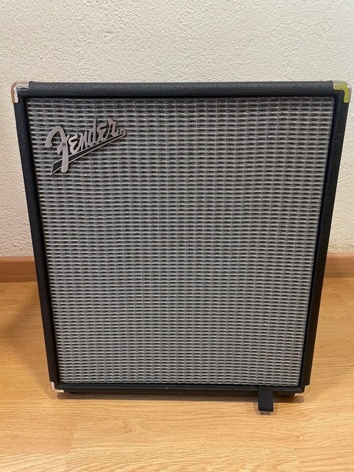 Amplificador de bajo Fender Rumble 100 de segunda mano · Foto 5 de 10 · Tarragona · 295 €