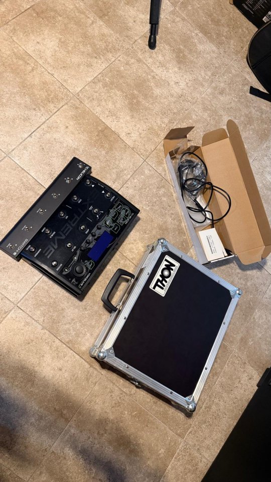 TC-Helicon VoiceLive 3 Extreme Bundle de segunda mano · Foto 7 de 7 · Cáceres · 450 €