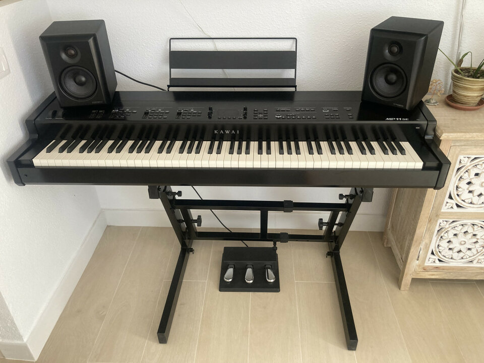 Piano de escenario Kawai MP11SE teclado de madera de segunda mano · Foto 2 de 7 · Almería · 2150 €