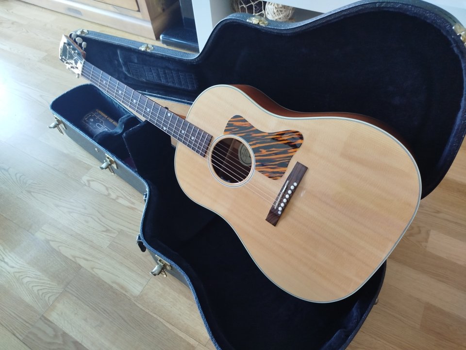 Gibson J-35 año 2017