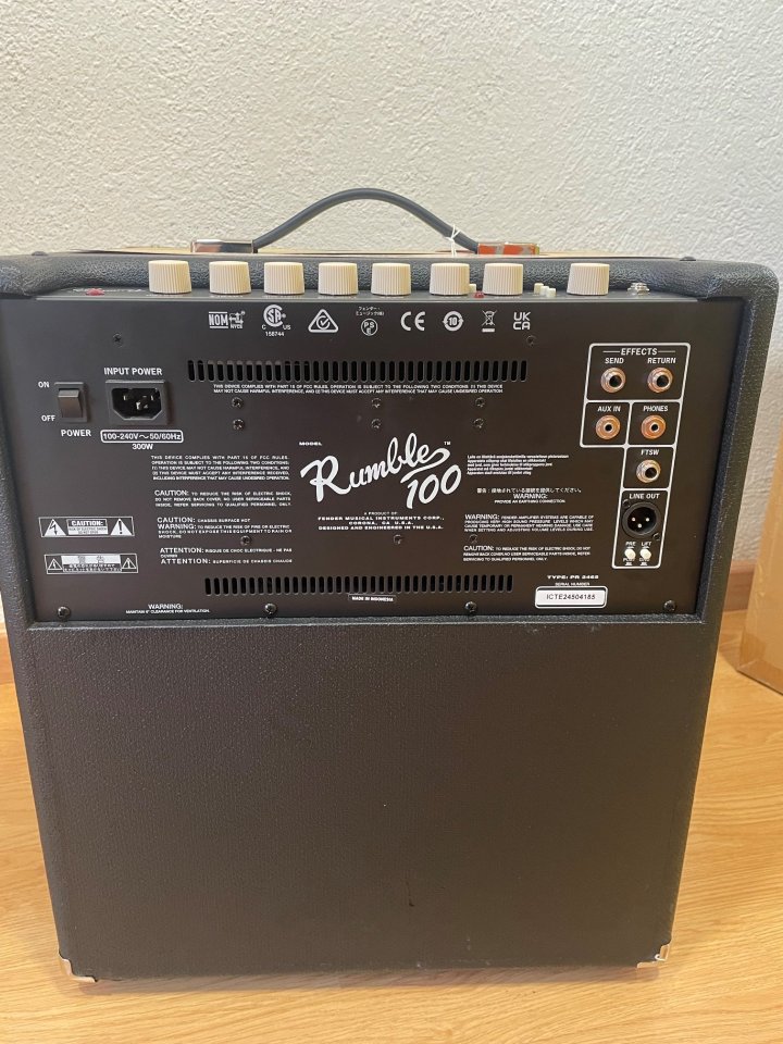 Amplificador de bajo Fender Rumble 100 de segunda mano · Foto 6 de 10 · Tarragona · 295 €