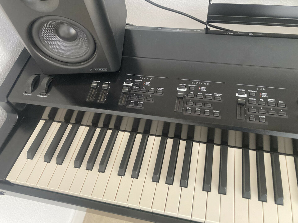 Piano de escenario Kawai MP11SE teclado de madera de segunda mano · Foto 3 de 7 · Almería · 2150 €