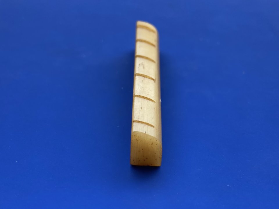 Cejuela de Hueso de Camello Guitarra Folk 43mm