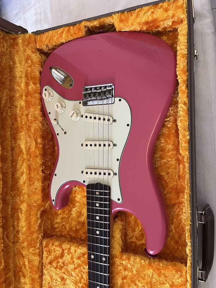 Fender Strat Custom Shop LTD 61 Hardtail JRN de segunda mano · Foto 3 de 8 · Madrid · 3600 €