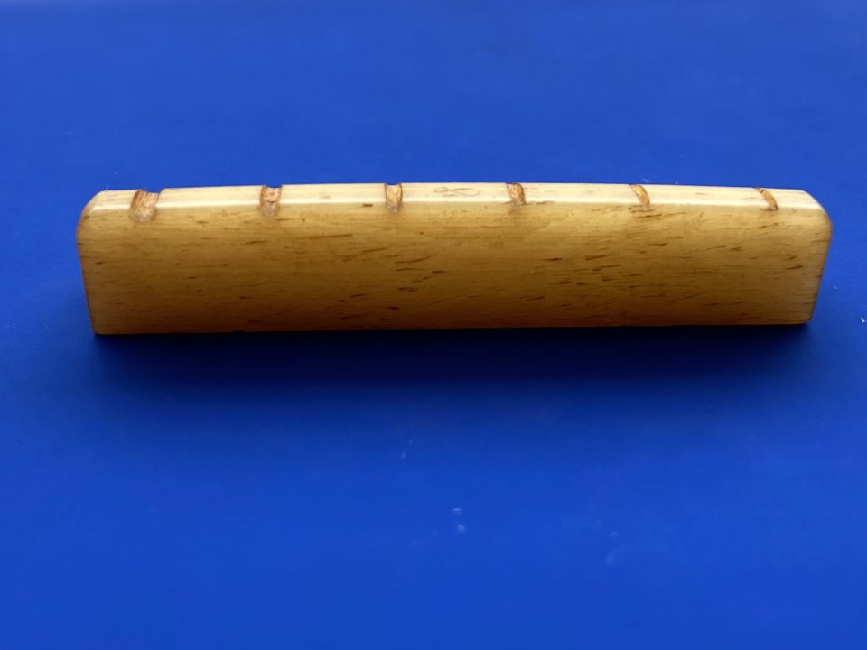 Cejuela de Hueso de Camello Guitarra Folk 43mm