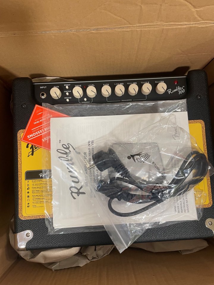 Amplificador de bajo Fender Rumble 100 de segunda mano · Foto 8 de 10 · Tarragona · 295 €