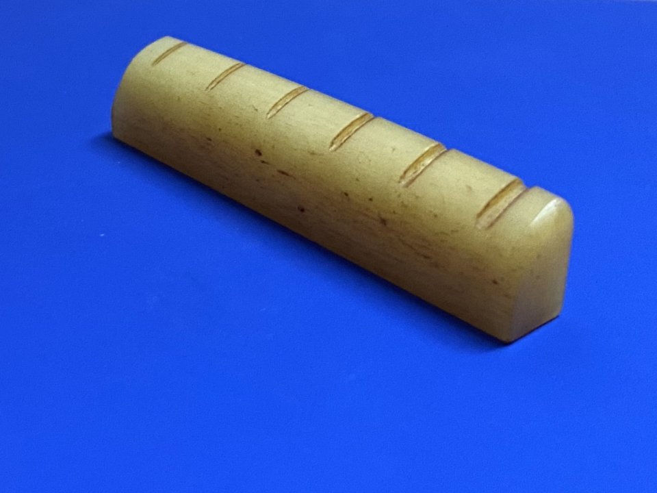 Cejuela de Hueso de Camello Guitarra Folk 43mm