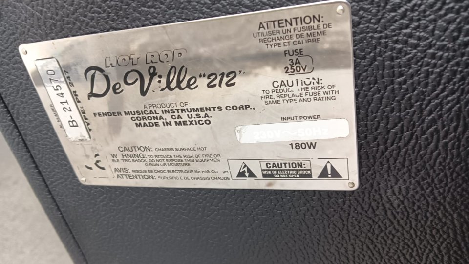 Fender hot rod deville 2X12 con V30