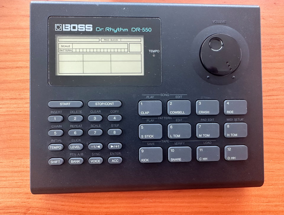 Caja de ritmos Boss DR-550 Dr. Rhythm – Made in Japan. de segunda mano · Foto 1 de 3 · Girona · 180 €