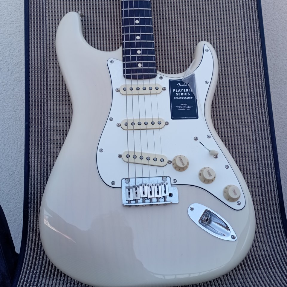 Fender Player II Stratocaster RW White Blonde ``VIDEO dentro´´ de segunda mano · Foto 1 de 5 · Pontevedra · 750 €