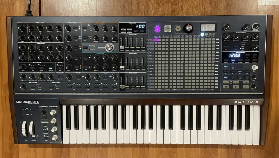 Arturia MatrixBrute