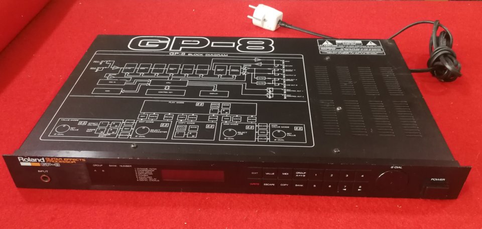 ROLAND GP 8 de segunda mano · Foto 2 de 4 · Girona · 139 €