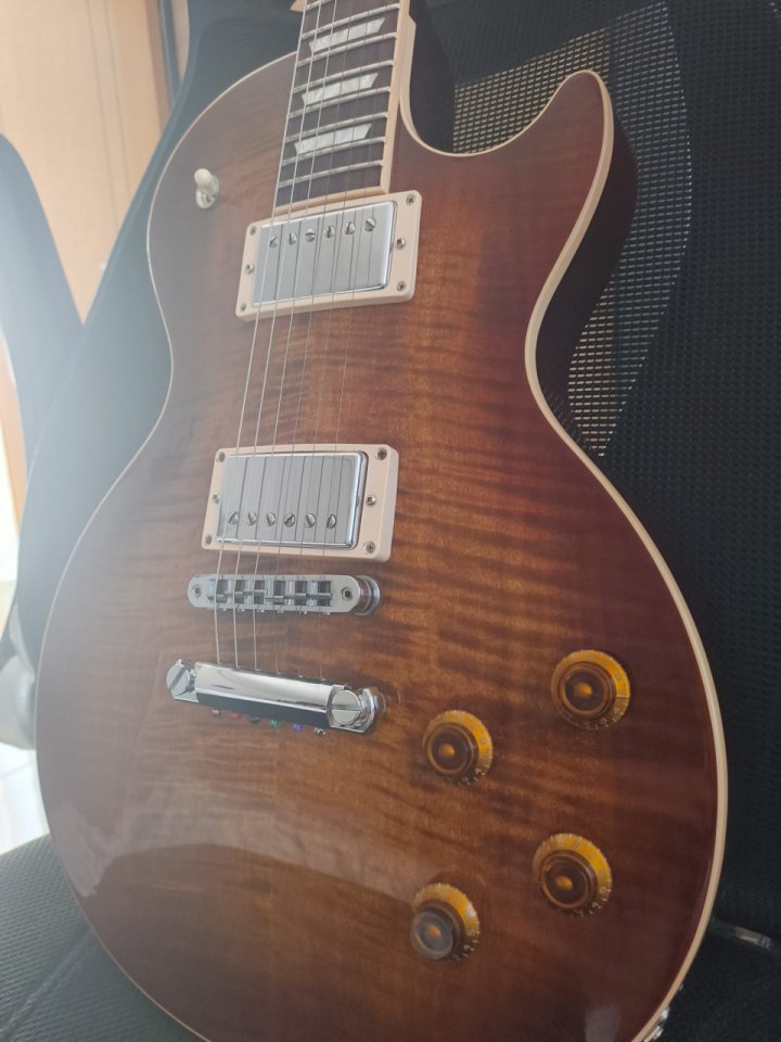 o Vendo Gibson Les Paul Standard Plus de segunda mano · Foto 1 de 2 · Jaén