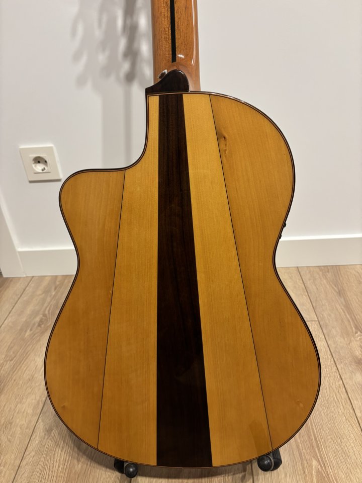 Guitarra Manuel Rodriguez sabicas FF cutaway con previo fishman