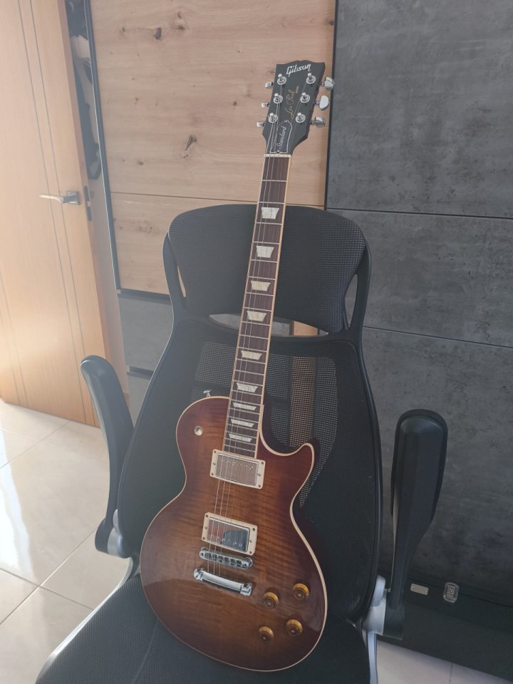 o Vendo Gibson Les Paul Standard Plus de segunda mano · Foto 2 de 2 · Jaén