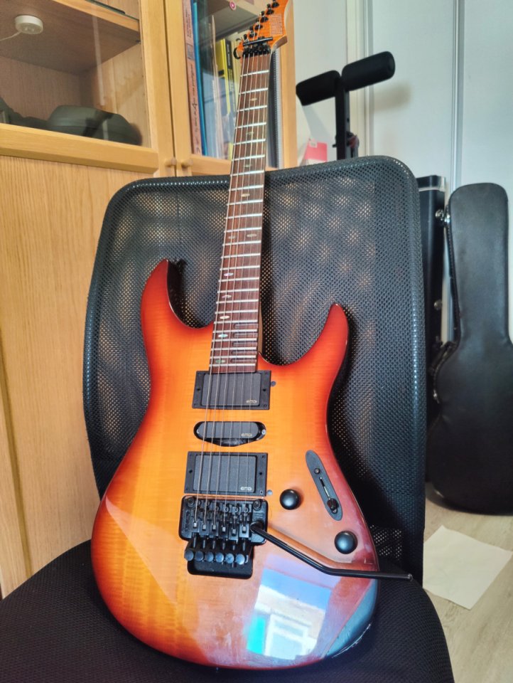 Yamaha RGX821D con Schaller y EMG