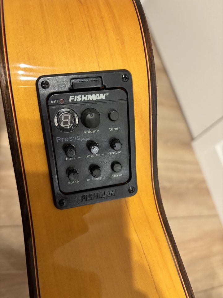 Guitarra Manuel Rodriguez sabicas FF cutaway con previo fishman