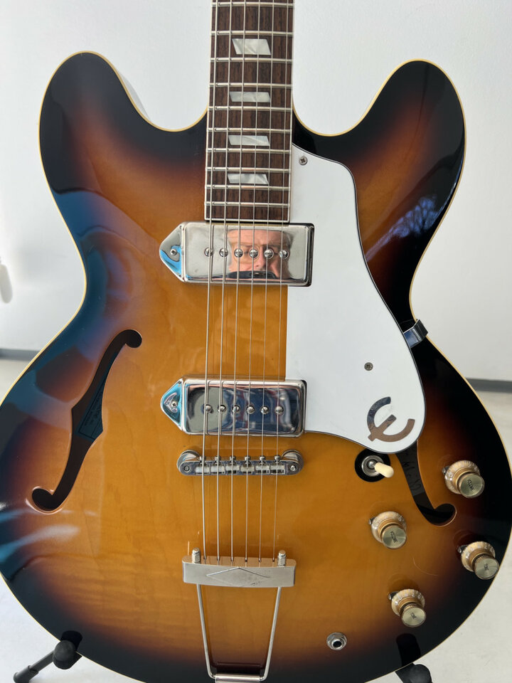 JOYA: Epiphone USA Collection John Lennon Limited Edition 1965 Casino Sunburst