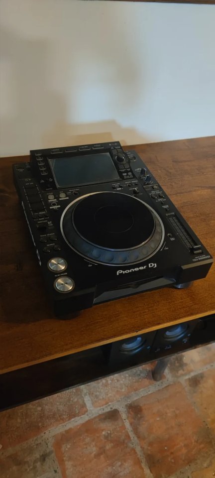 Pioneer DJ CDJ-2000NXS2 de segunda mano · Foto 1 de 5 · Barcelona · 1500 €