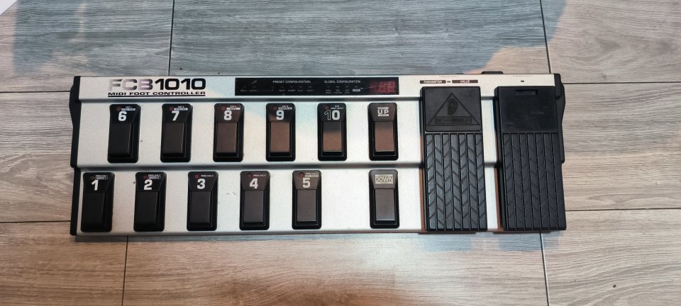 Behringer FCB 1010 UNO cambio por controladora MIDI mas pequeña