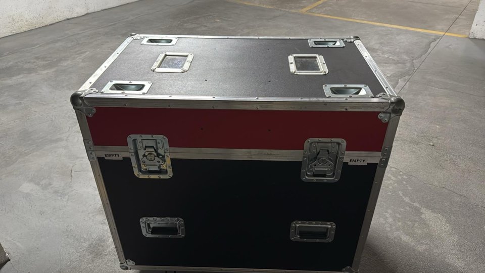 4 Cabezas Móviles Wash Beam Clay Paky Hepikos + 2 Fligh Case