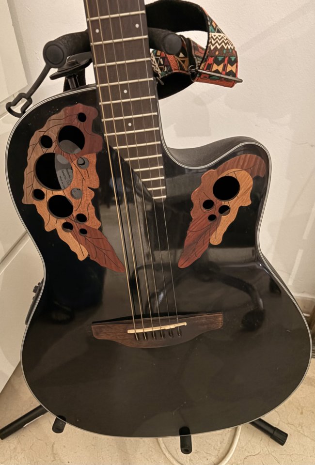 Guitarra Ovation CE44 5 de segunda mano · Foto 1 de 5 · Málaga · 475 €