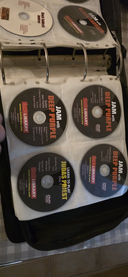 45 títulos y cursos tutoriales de guitarra y bajo lick library 1500€ nuevo