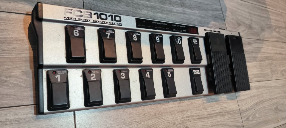 Behringer FCB 1010 UNO cambio por controladora MIDI mas pequeña