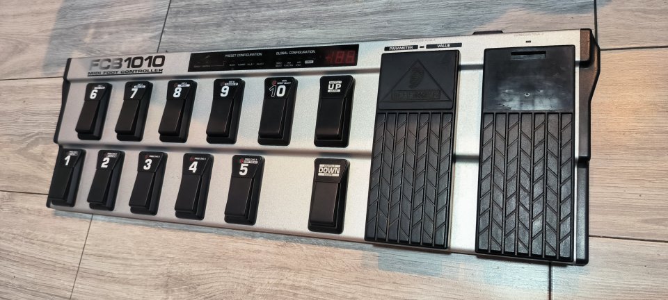 Behringer FCB 1010 UNO cambio por controladora MIDI mas pequeña