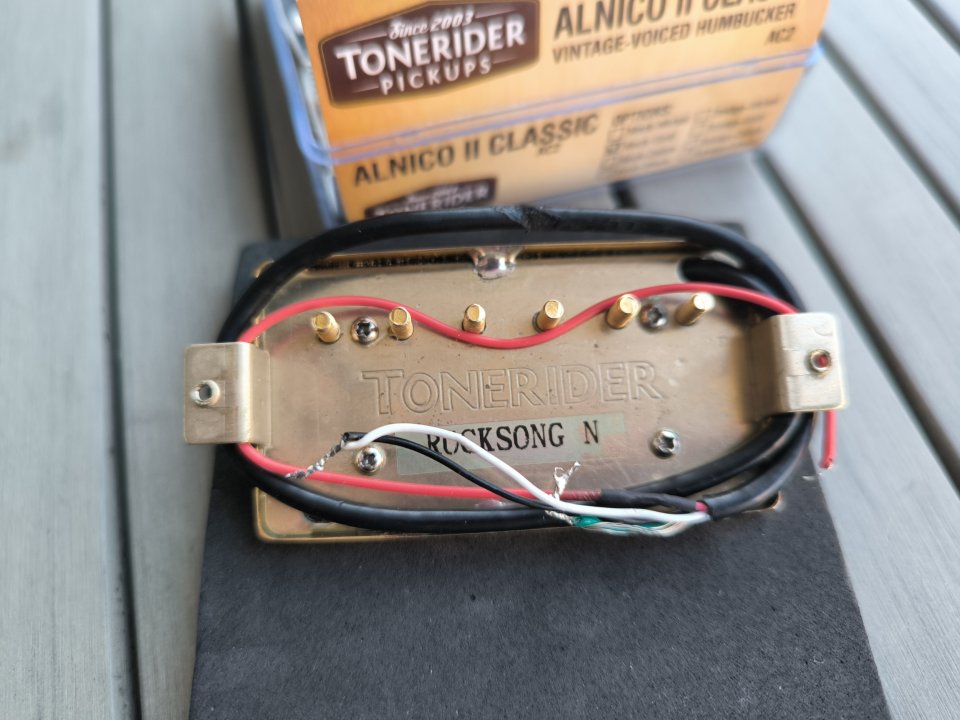 Tonerider Rocksong Alnico II  mástil dorada ¡Envío incluido!