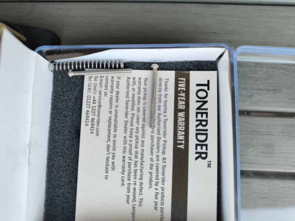 Tonerider Rocksong Alnico II  mástil dorada ¡Envío incluido!