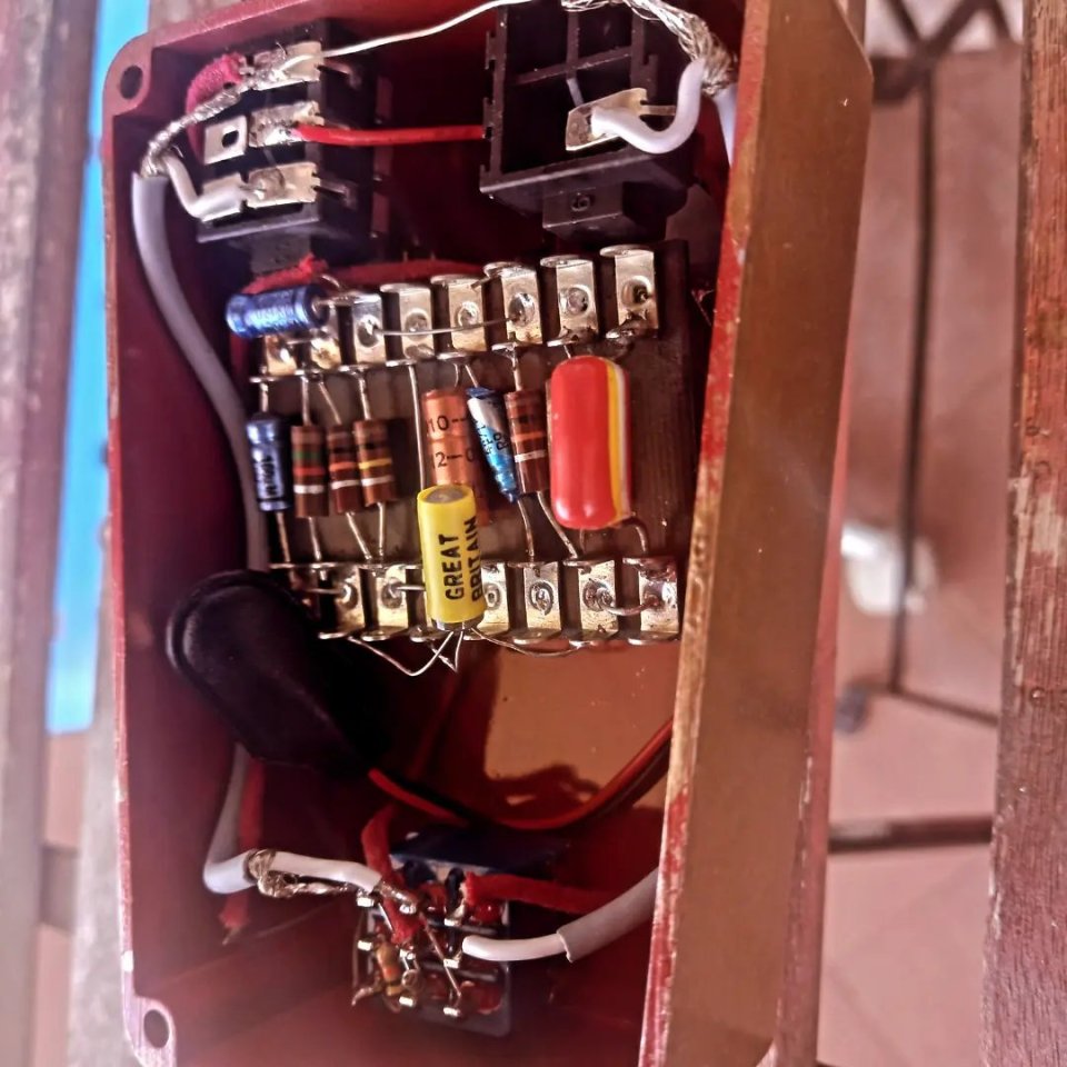 The Höf Grand Dluxe (Höfner Germanium Preamp /Isle of Tone Luxe 64) PPPC Sound Effects de segunda mano · Foto 6 de 7 · Barcelona · 300 €