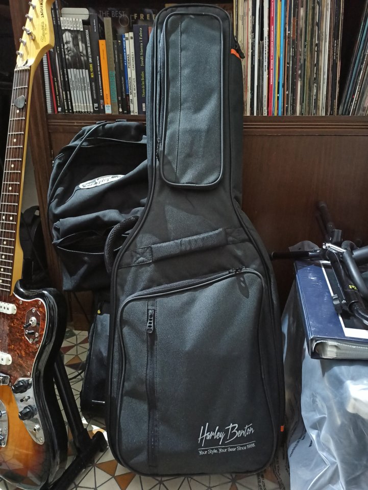 Harley Benton RB-600BK modificada (estilo Rickenbacker)