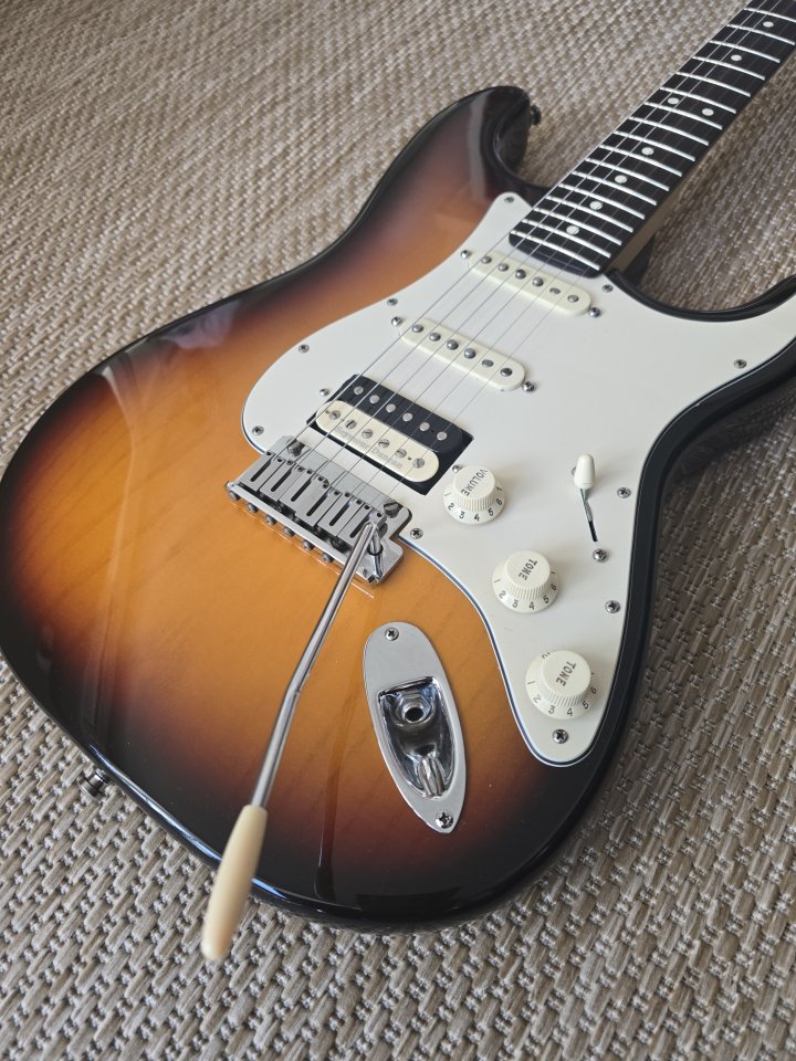 Fender Stratocaster Plus Deluxe USA (1993) – Mejorada de segunda mano · Foto 2 de 6 · Valencia · 1650 €