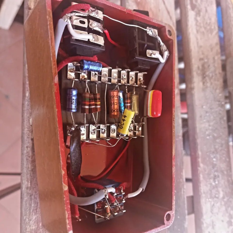 The Höf Grand Dluxe (Höfner Germanium Preamp /Isle of Tone Luxe 64) PPPC Sound Effects de segunda mano · Foto 7 de 7 · Barcelona · 300 €