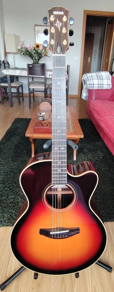 Guitarra electroacustica Yamaha CPX 1200 VS.