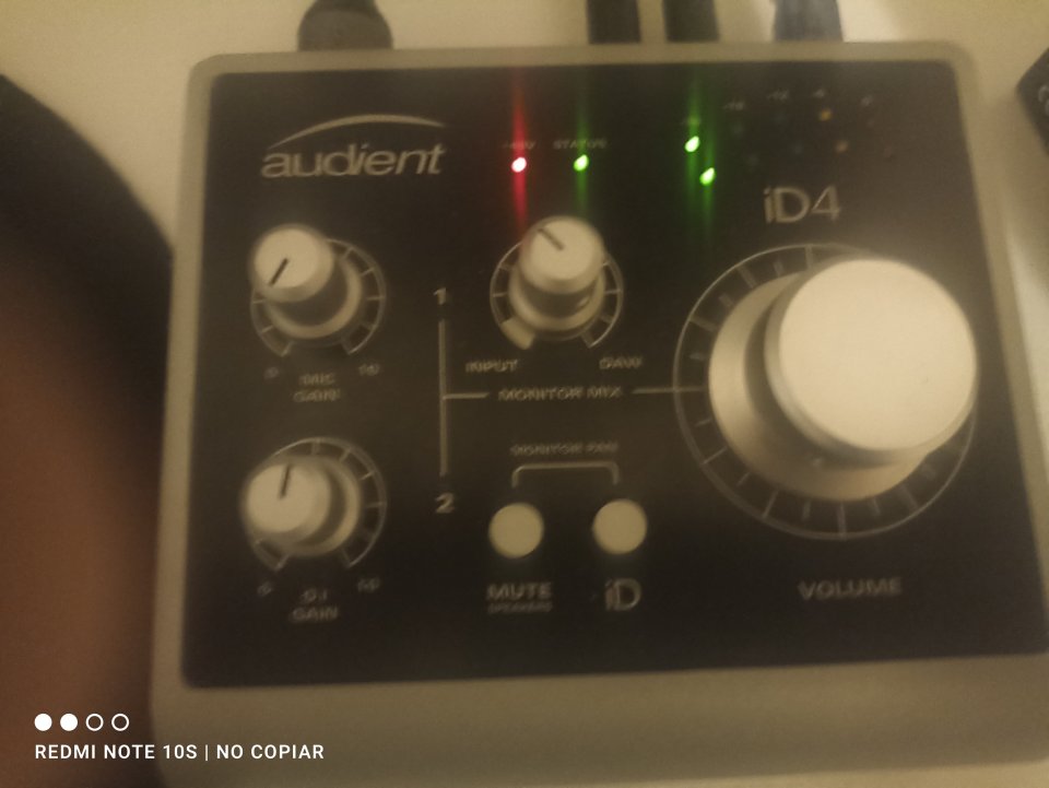 Audient iD4 - Interfaz USB de Audio Profesional (Cuerpo de Metal) de segunda mano · Foto 10 de 10 · Girona · 89 €