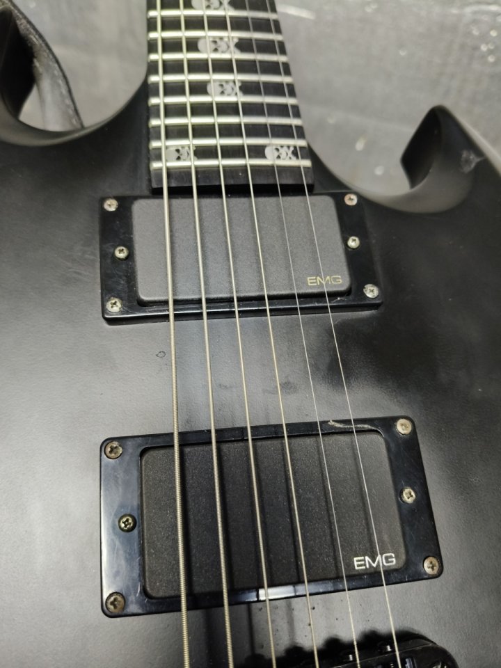 GUIITARRA ESP LTD Viper-2005 30th Aniversario con funda dura de segunda mano · Foto 7 de 10 · León · 400 €
