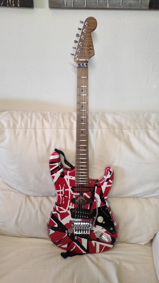 EVH Striped Series Frankenstein Frankie con mástil flameado y mejorada!