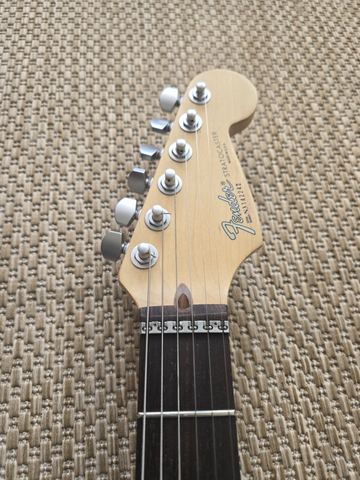 Fender Stratocaster Plus Deluxe USA (1993) – Mejorada de segunda mano · Foto 3 de 6 · Valencia · 1650 €