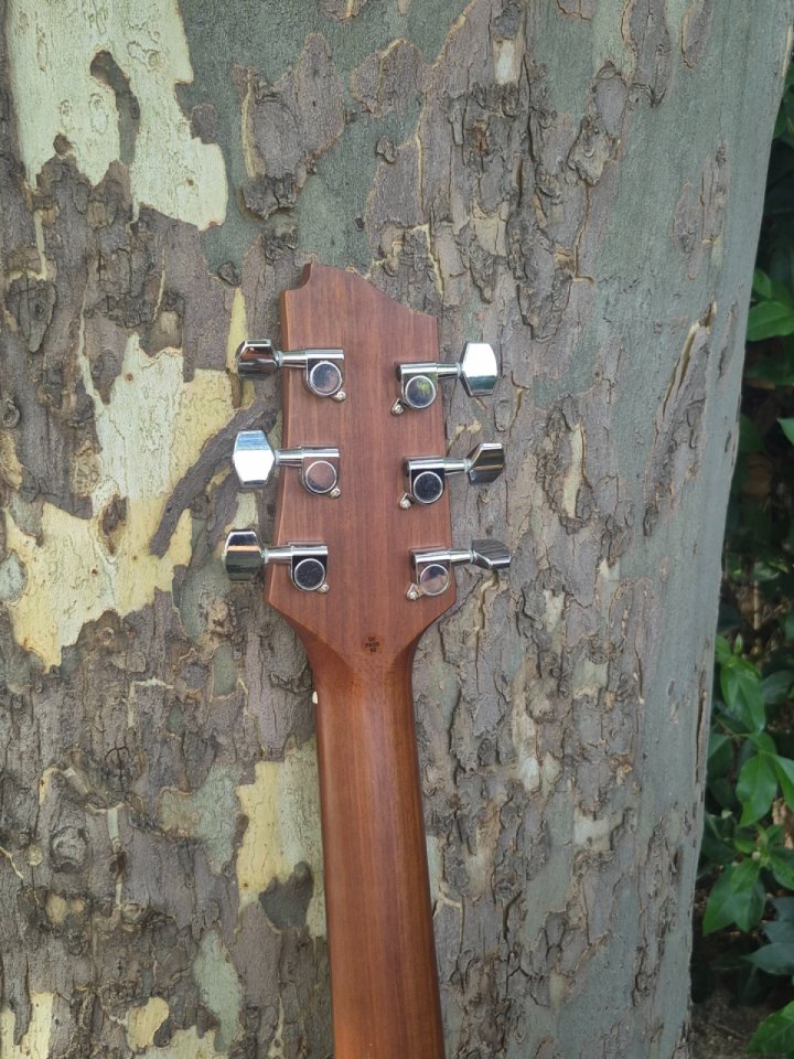 Guitarra Egmond AV-51 Sunburst de segunda mano · Foto 2 de 4 · Madrid · 200 €