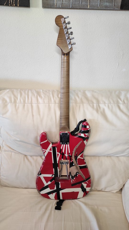 EVH Striped Series Frankenstein Frankie con mástil flameado y mejorada!