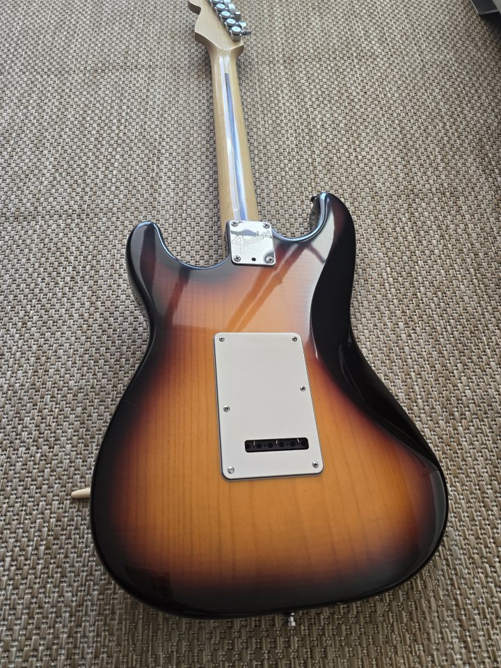 Fender Stratocaster Plus Deluxe USA (1993) – Mejorada de segunda mano · Foto 5 de 6 · Valencia · 1650 €