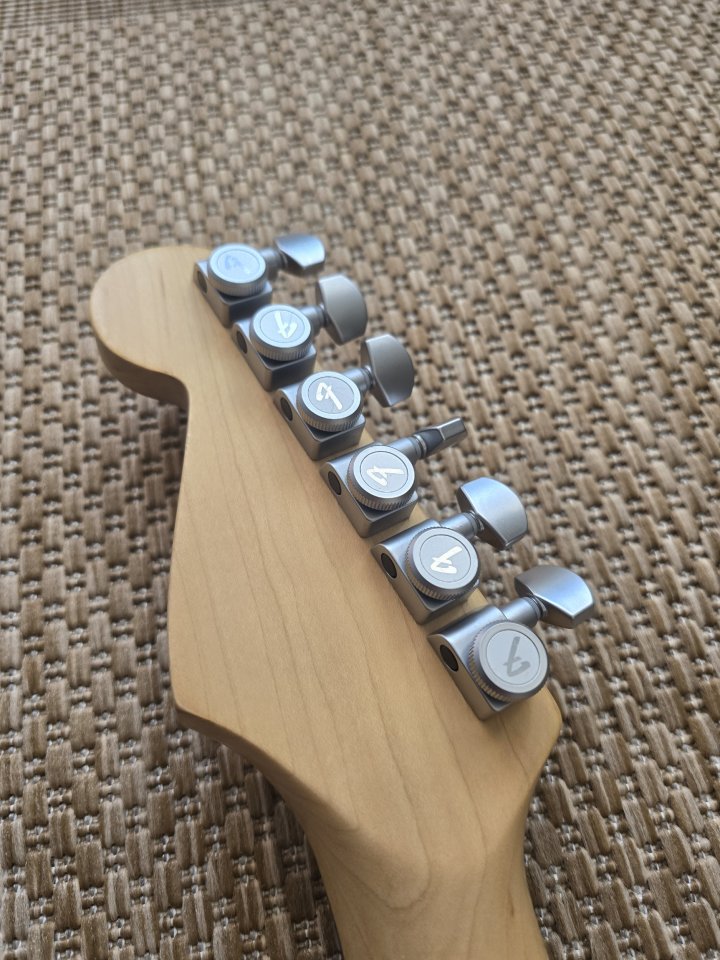 Fender Stratocaster Plus Deluxe USA (1993) – Mejorada de segunda mano · Foto 6 de 6 · Valencia · 1650 €