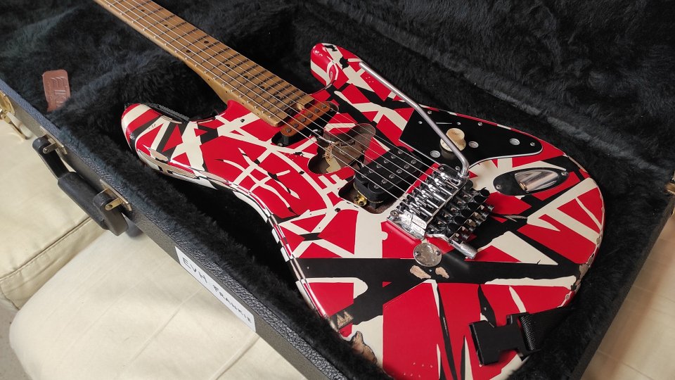 EVH Striped Series Frankenstein Frankie con mástil flameado y mejorada!