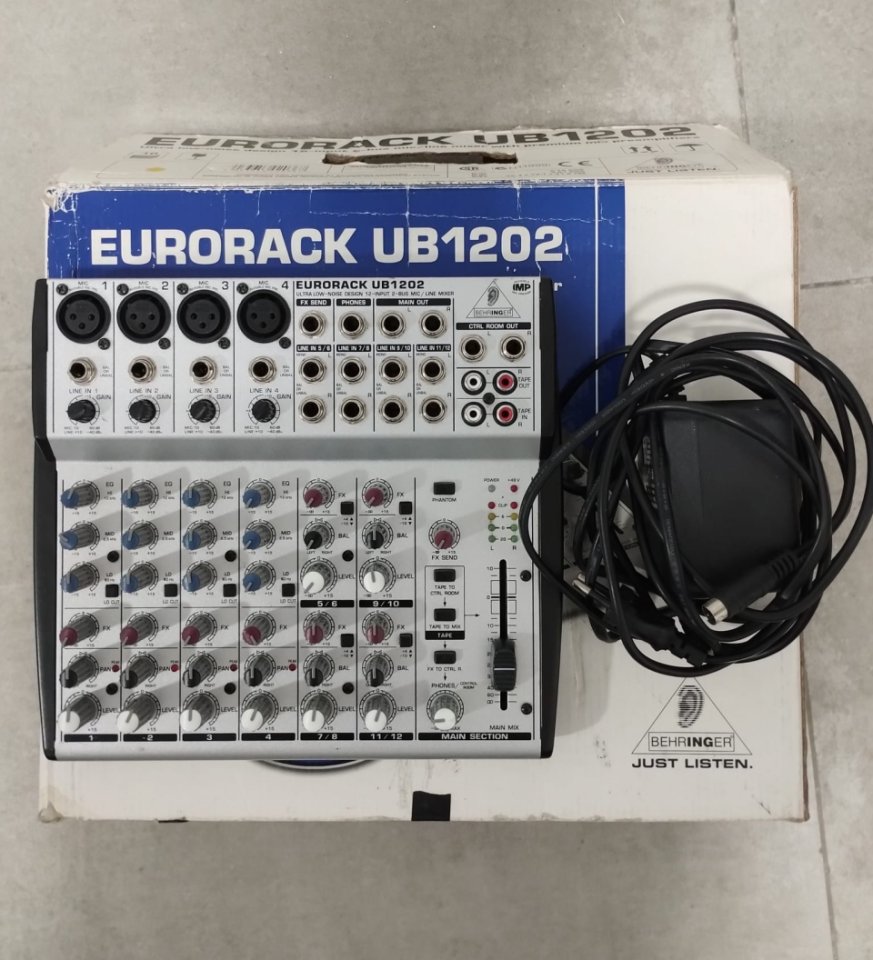 Mesa mezclas behringer ub1202 de segunda mano · Foto 1 de 2 · Málaga · 50 €