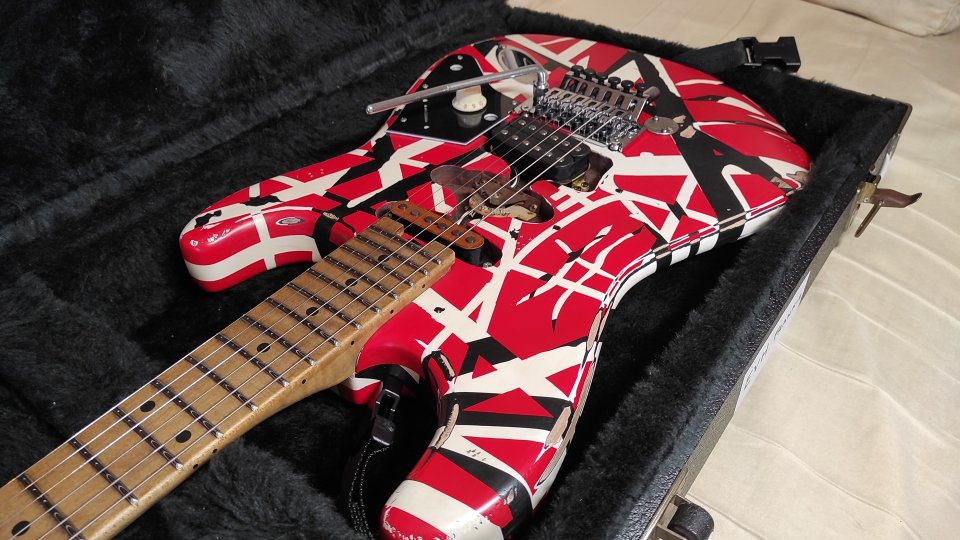 EVH Striped Series Frankenstein Frankie con mástil flameado y mejorada!